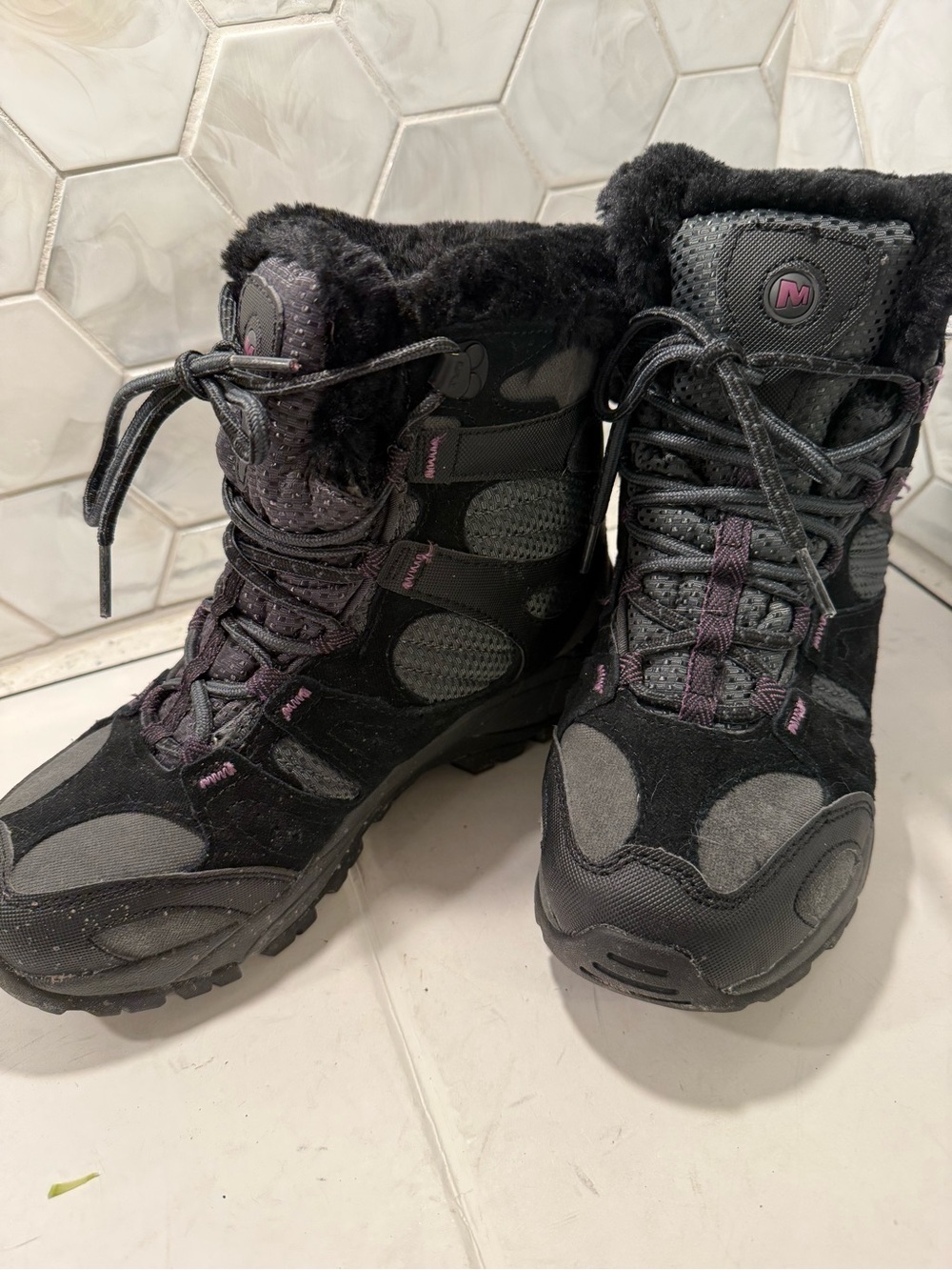 Merrell Damson Woman’s Black & Purple Waterproof Insulated Hiking Boots Sz 7.5